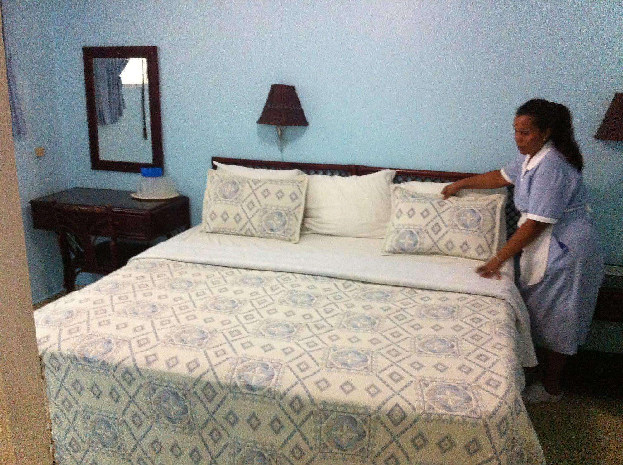 Hotel Caribe Barahona Bagian luar foto