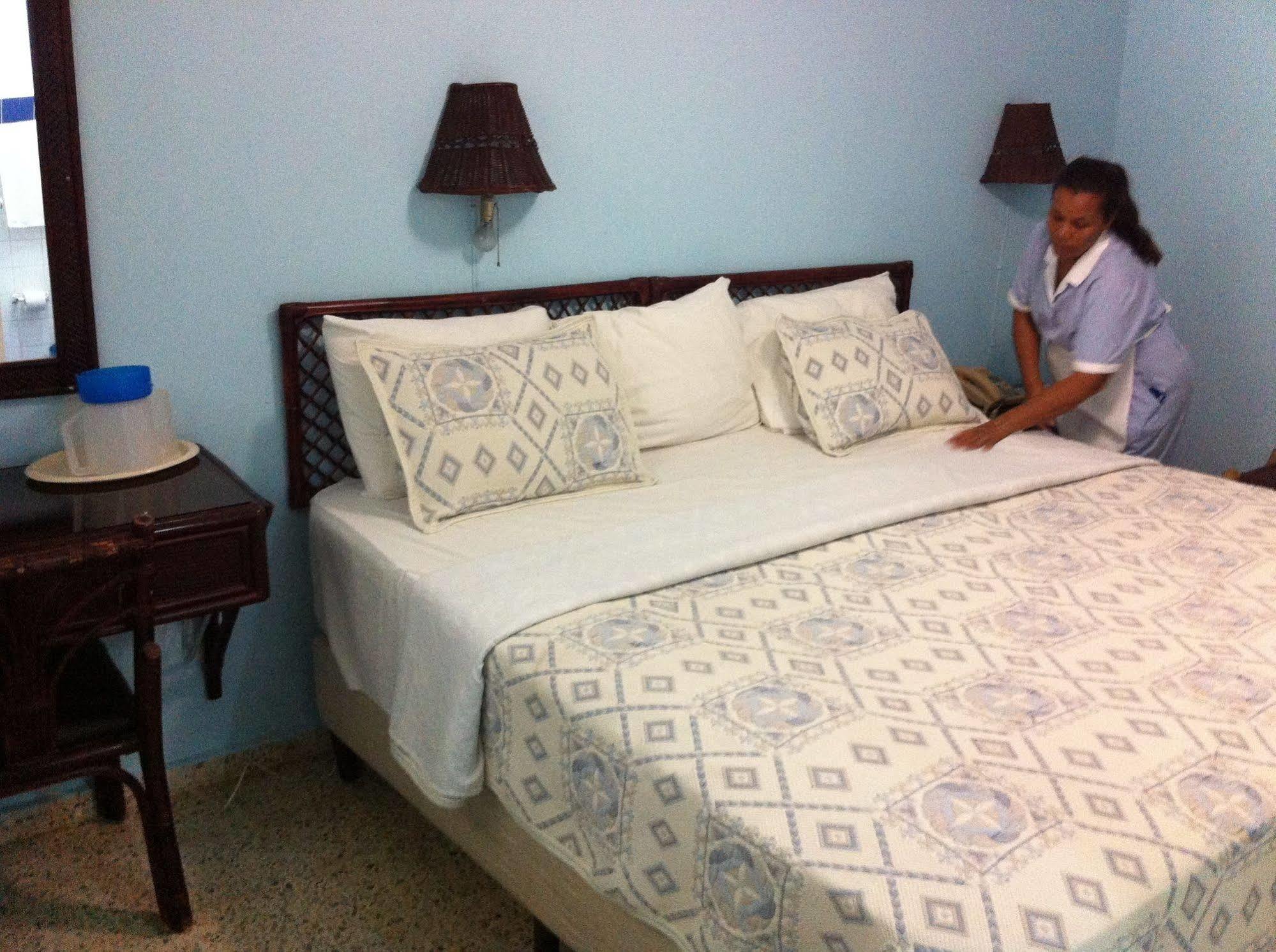 Hotel Caribe Barahona Bagian luar foto